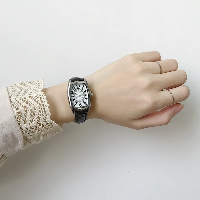 Classical Retro Tonneau Women Quartz Watches Creative Simple Ladies Vintage Elegant Watch Female Fashion Casual Watch
Classical Retro Tonneau Women Quartz Watches Creative Simple Ladies Vintage Elegant Watch Female Fashion Casual Watch
