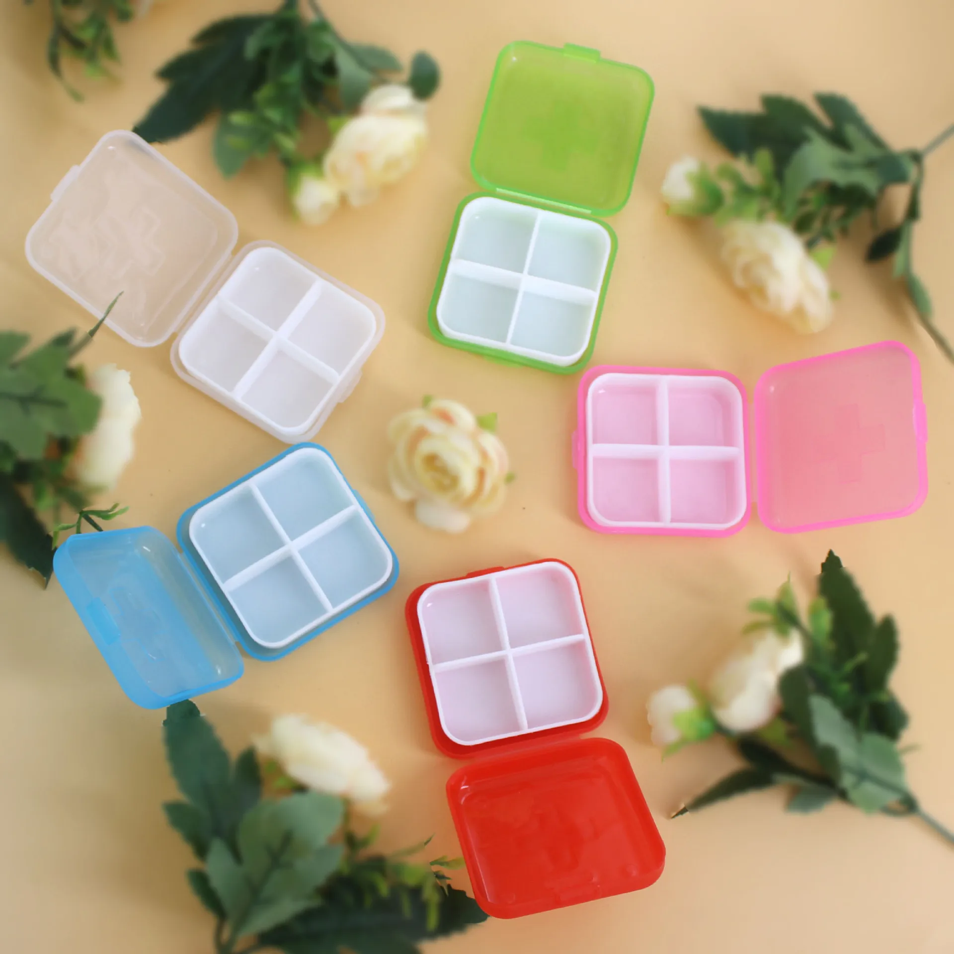1 PCS Cross 4 grid pp plastic small pill box SiGe square portable storage box gift jewelry storage box
1 PCS Cross 4 grid pp plastic small pill box SiGe square portable storage box gift jewelry storage box
