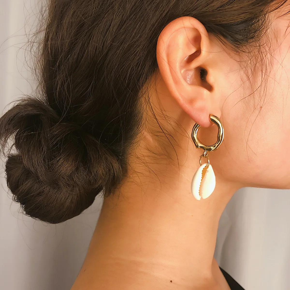 2 Pairs/Set Natural Shell Dangle Earrings for Women Gold Color Simple Metal Earring Femme 2019 Fashion Jewelry Girl Gift New Hot
2 Pairs/Set Natural Shell Dangle Earrings for Women Gold Color Simple Metal Earring Femme 2019 Fashion Jewelry Girl Gift New Hot