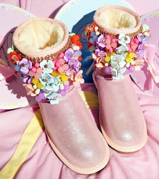 2018 winter custom sweet three-dimensional flower crystal beaded high-heeled boots bright real leather warm women's boots.
2018 winter custom sweet three-dimensional flower crystal beaded high-heeled boots bright real leather warm women's boots.