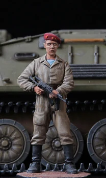 1/35 Soviet Airborne in Prague 1968 toy Resin Model Miniature Kit unassembly Unpainted
1/35 Soviet Airborne in Prague 1968 toy Resin Model Miniature Kit unassembly Unpainted