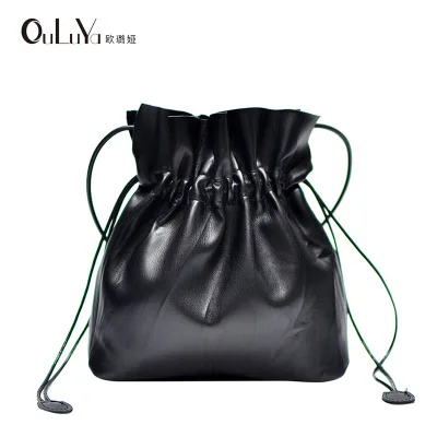 Korean version of the casual lightweight tide pleated soft leather bucket shoulder bag personality fisherman bag
Korean version of the casual lightweight tide pleated soft leather bucket shoulder bag personality fisherman bag
