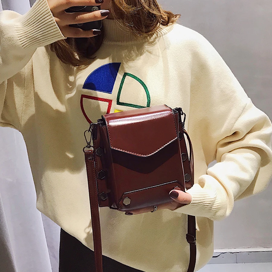 Retro Rivet Small Flap Bag Women Shoulder Messenger Bag Lady Pu Leather Flip Cover Casual Crossbody Bag Designer Dinner Clutch
Retro Rivet Small Flap Bag Women Shoulder Messenger Bag Lady Pu Leather Flip Cover Casual Crossbody Bag Designer Dinner Clutch