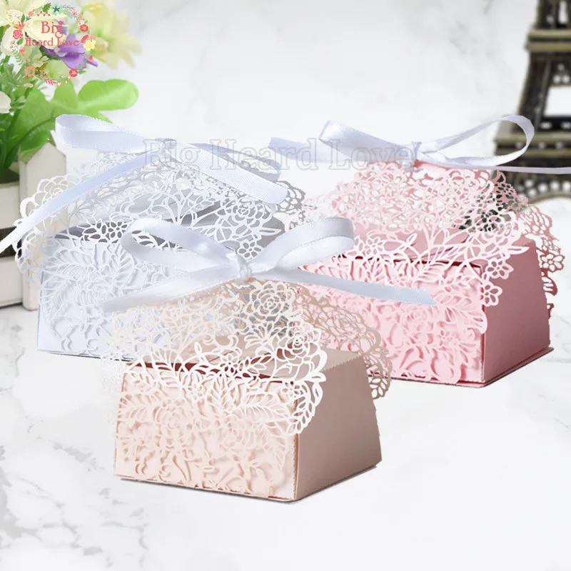 50pcs/lots Roses Flowers Laser Cut Favor Candy Box Wedding Box with Ribbons Bride Party Shower Wedding Party Favors Gifts Box
50pcs/lots Roses Flowers Laser Cut Favor Candy Box Wedding Box with Ribbons Bride Party Shower Wedding Party Favors Gifts Box