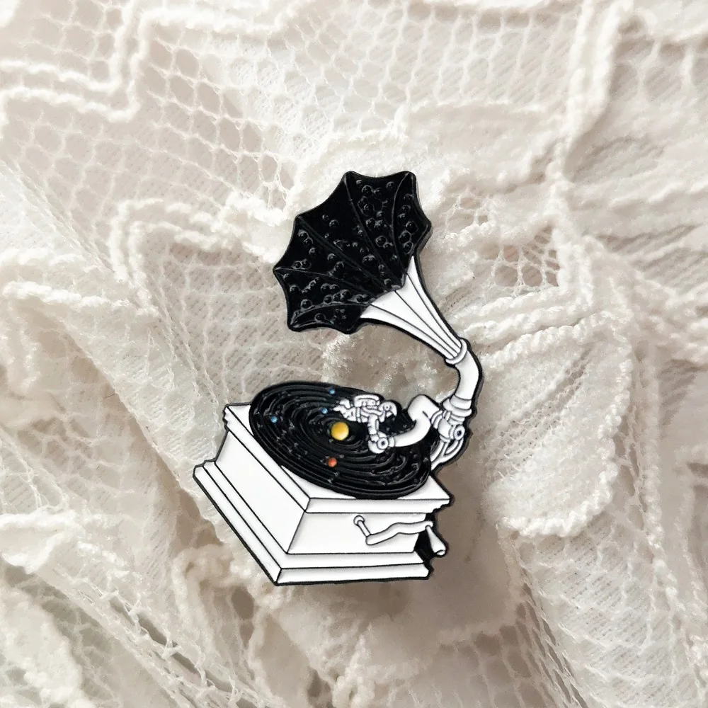 Universe Phonograph Glitter Gramophone Lincos Magic Vintage Enamel pins Badge Brooches for Women Men Fans Gift | Украшения и
