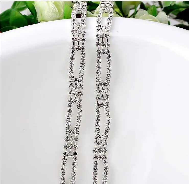 Free Shipping 5 yards Crystal Rhinestone Trim, Rhinestone Applique, Bridal Applique,Wedding Applique,Rhinestone Chain TONG106
Free Shipping 5 yards Crystal Rhinestone Trim, Rhinestone Applique, Bridal Applique,Wedding Applique,Rhinestone Chain TONG106