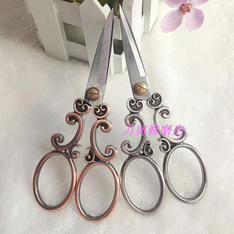 High Quality European Style Retro Diy Refinement scissors Beautful vintage Elegant Stitch scissors Gift 619
High Quality European Style Retro Diy Refinement scissors Beautful vintage Elegant Stitch scissors Gift 619