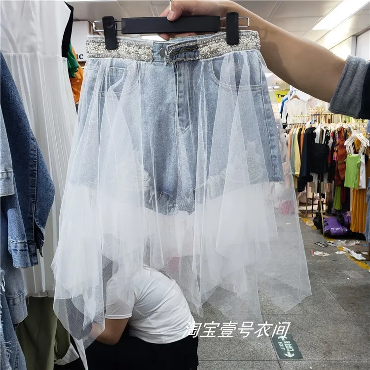 Jeans Shorts Womens Summer New Heavy Industry Beaded Beggars Wide-legged Pants Mesh Splice Short Jean Girls Students Hot Pants
Jeans Shorts Womens Summer New Heavy Industry Beaded Beggars Wide-legged Pants Mesh Splice Short Jean Girls Students Hot Pants