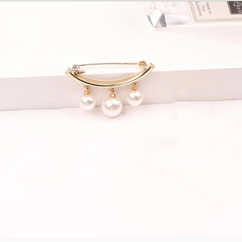 FGHGH Women Pearl Brooch Simple Women's Accessories Sweater Cardigan Brooch Fixed Straps Anti Slip Pins Enamel Pin
FGHGH Women Pearl Brooch Simple Women's Accessories Sweater Cardigan Brooch Fixed Straps Anti Slip Pins Enamel Pin