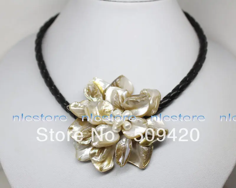 Free Shipping>18 inches white mop shell pearl 1 flower pendant necklace Fashion Jewelry
Free Shipping>18 inches white mop shell pearl 1 flower pendant necklace Fashion Jewelry