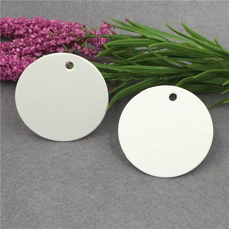 200Pcs Round White Kraft Paperboard Large Size Tags With White Strings for Jewelry Box Accessory Cases Hang Tags Diameter 4cm
200Pcs Round White Kraft Paperboard Large Size Tags With White Strings for Jewelry Box Accessory Cases Hang Tags Diameter 4cm