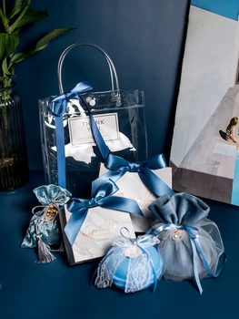 2019 New plastic gift bags gift packaging bags with handle PVC clear transparent tote gift bag shopping jewelery handbags decor
2019 New plastic gift bags gift packaging bags with handle PVC clear transparent tote gift bag shopping jewelery handbags decor