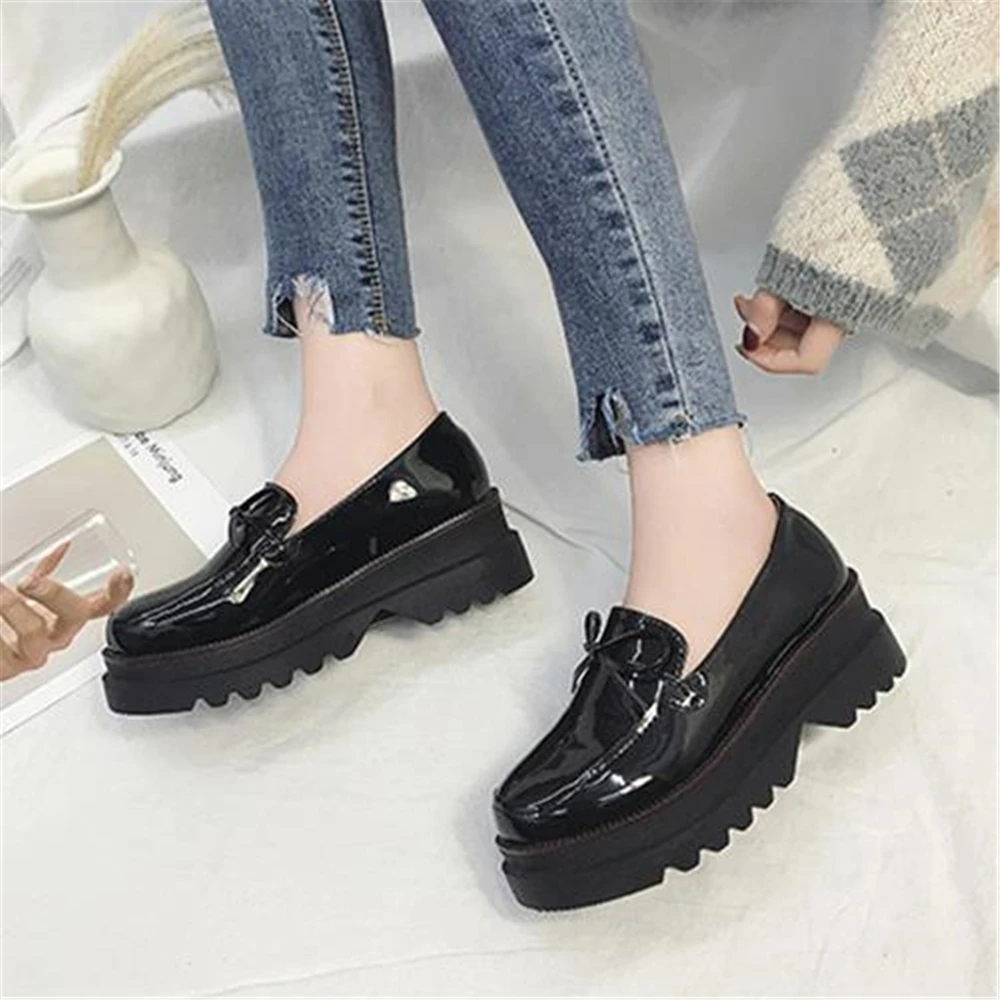 One foot small leather shoes female British wind 2019 spring new students retro thick bottom sponge cake women's shoes fashion
One foot small leather shoes female British wind 2019 spring new students retro thick bottom sponge cake women's shoes fashion