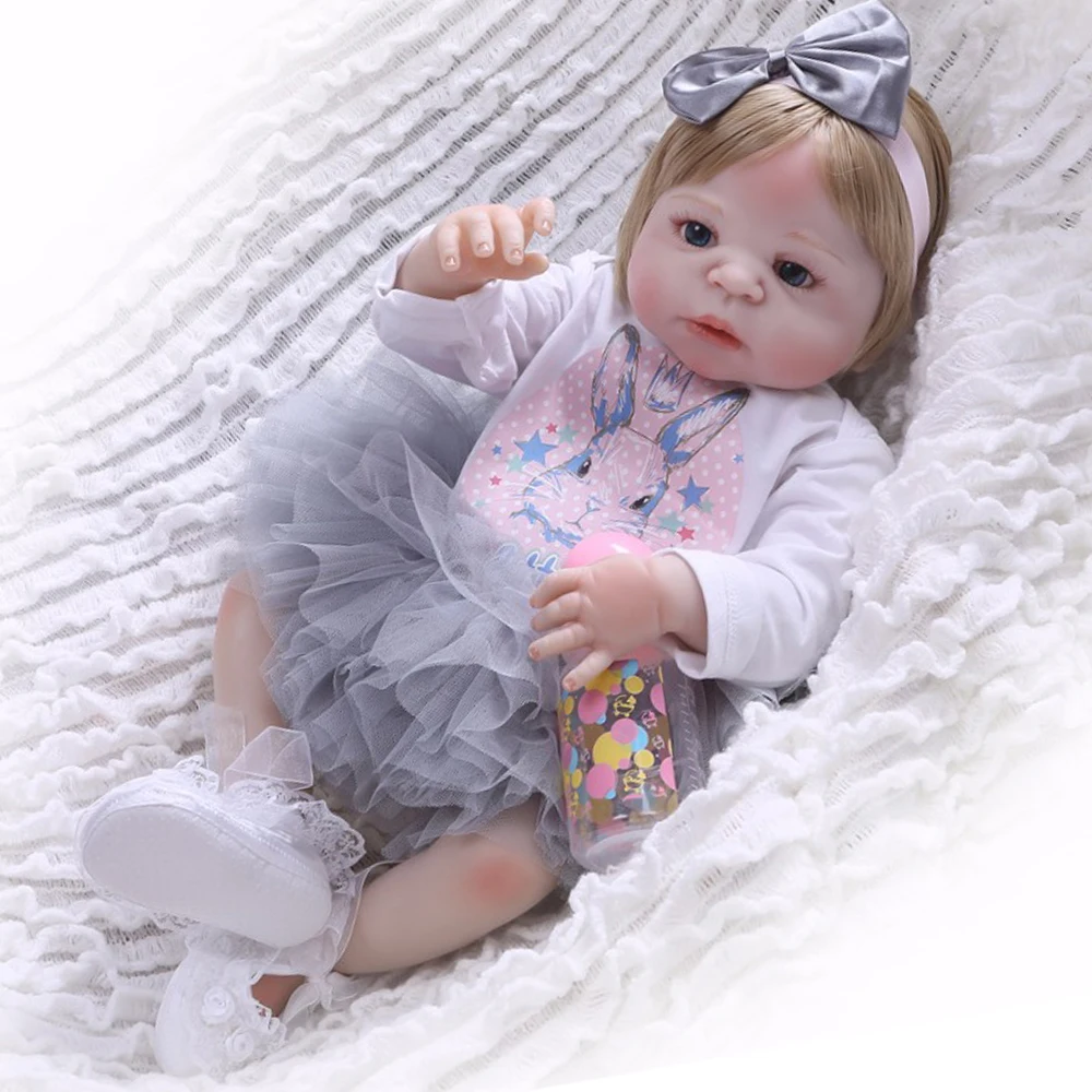 bebes Reborn Baby Doll 55cm blond hair girl Vinyl Silicone NPK Collection Hand-Drawed Birthday party Gift Children Bath Toys
bebes Reborn Baby Doll 55cm blond hair girl Vinyl Silicone NPK Collection Hand-Drawed Birthday party Gift Children Bath Toys