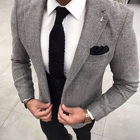 2020 Slim Fit Gray Woolen Jacket Black Vest Pants Notoched Lapel Three Piece Smart Casual Men Suits Custom Made Wedding Txuedos
2020 Slim Fit Gray Woolen Jacket Black Vest Pants Notoched Lapel Three Piece Smart Casual Men Suits Custom Made Wedding Txuedos