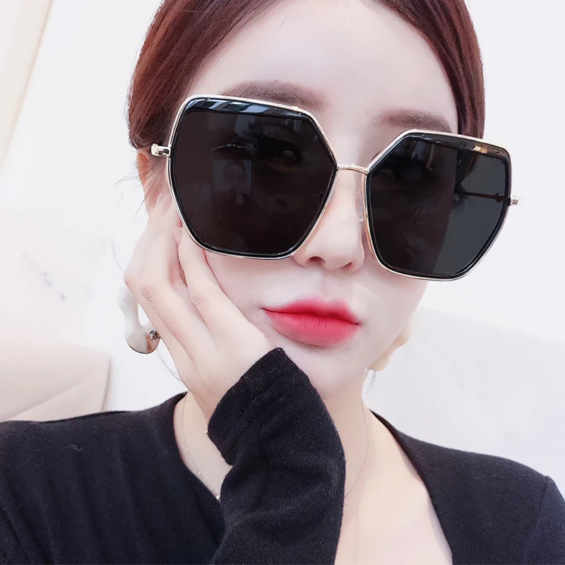 Fashion Brand Oversized Hexagon Sunglasses Women 2019 Vintage Retro Square Metal Frame Sun Glasses Shades For Ladies Eyewear
Fashion Brand Oversized Hexagon Sunglasses Women 2019 Vintage Retro Square Metal Frame Sun Glasses Shades For Ladies Eyewear