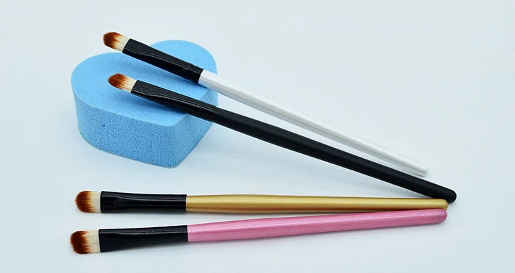 Wooden handle long pole makeup brush Contour blush powder brush eye shadow brush foundation brush Concealer Brush for beginners
Wooden handle long pole makeup brush Contour blush powder brush eye shadow brush foundation brush Concealer Brush for beginners