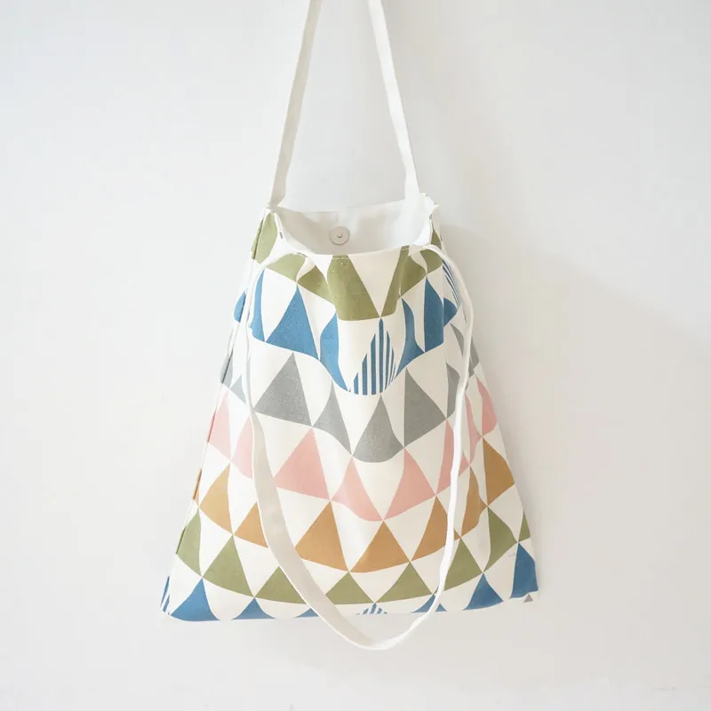 Handmade triangle pattern canvas bag fresh simple tote bag women's daily shoulder bag Pretty cute student bag
Handmade triangle pattern canvas bag fresh simple tote bag women's daily shoulder bag Pretty cute student bag