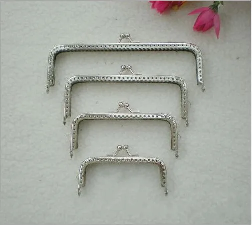 20pcs 8.5/10/12/15cm Coin Purse Frame Sliver Metal Frame Square Kiss Clasp DIY Sew in Bag Handle Clutch Accessory Sewing Craft
20pcs 8.5/10/12/15cm Coin Purse Frame Sliver Metal Frame Square Kiss Clasp DIY Sew in Bag Handle Clutch Accessory Sewing Craft