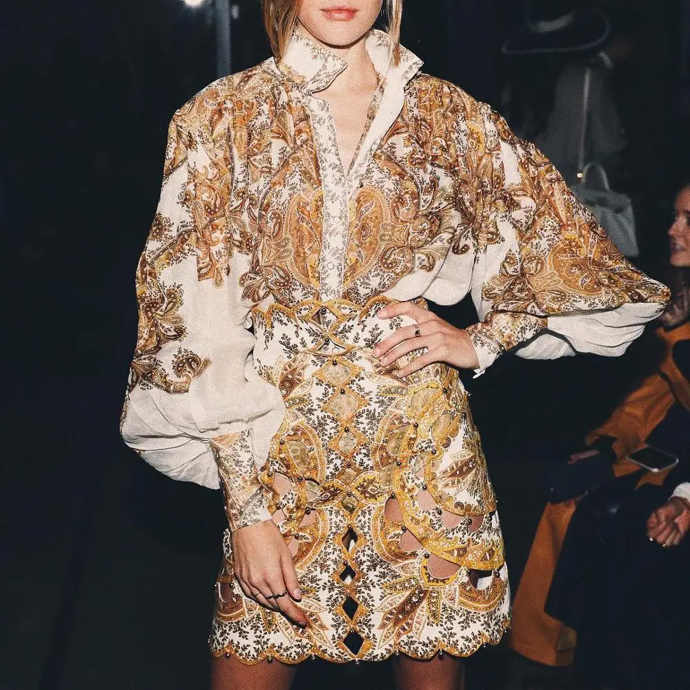 Silk Linen Long Balloon Sleeves High Collar Billow Golden Paisley Blouse - Curved U-waistline Golden Paisley Scallop Mini Skirt
Silk Linen Long Balloon Sleeves High Collar Billow Golden Paisley Blouse - Curved U-waistline Golden Paisley Scallop Mini Skirt