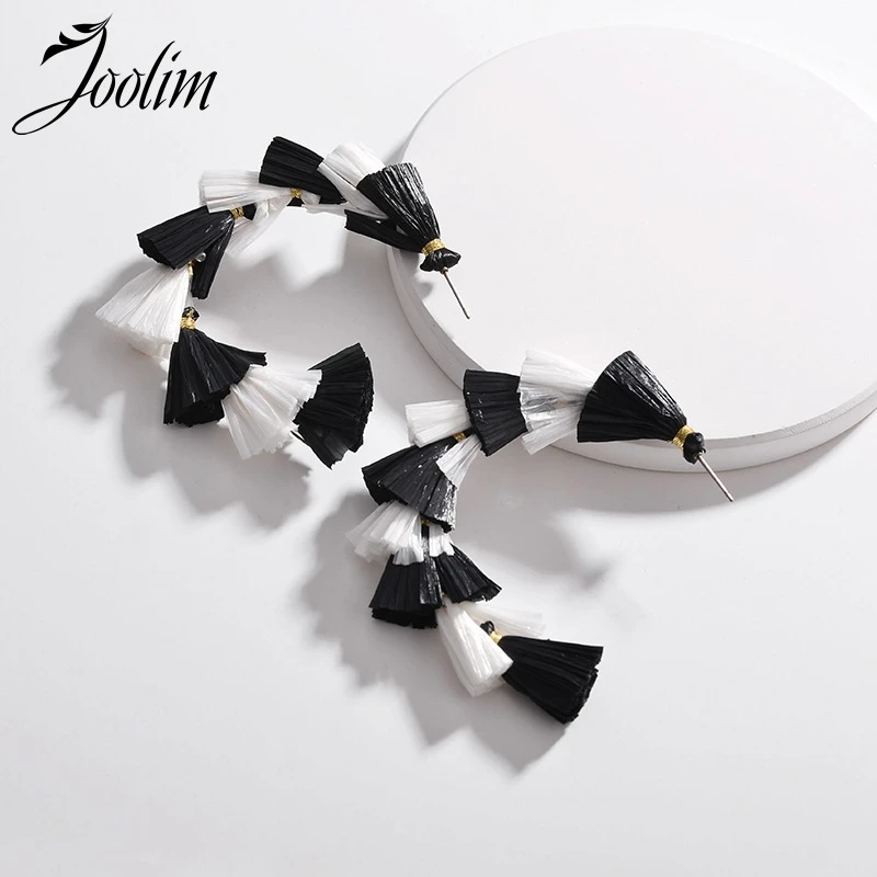 Joolim Jewelry Wholesale/3 Colors C Shape Raffie Tiered Tassel Hoop Earring American Earring
Joolim Jewelry Wholesale/3 Colors C Shape Raffie Tiered Tassel Hoop Earring American Earring
