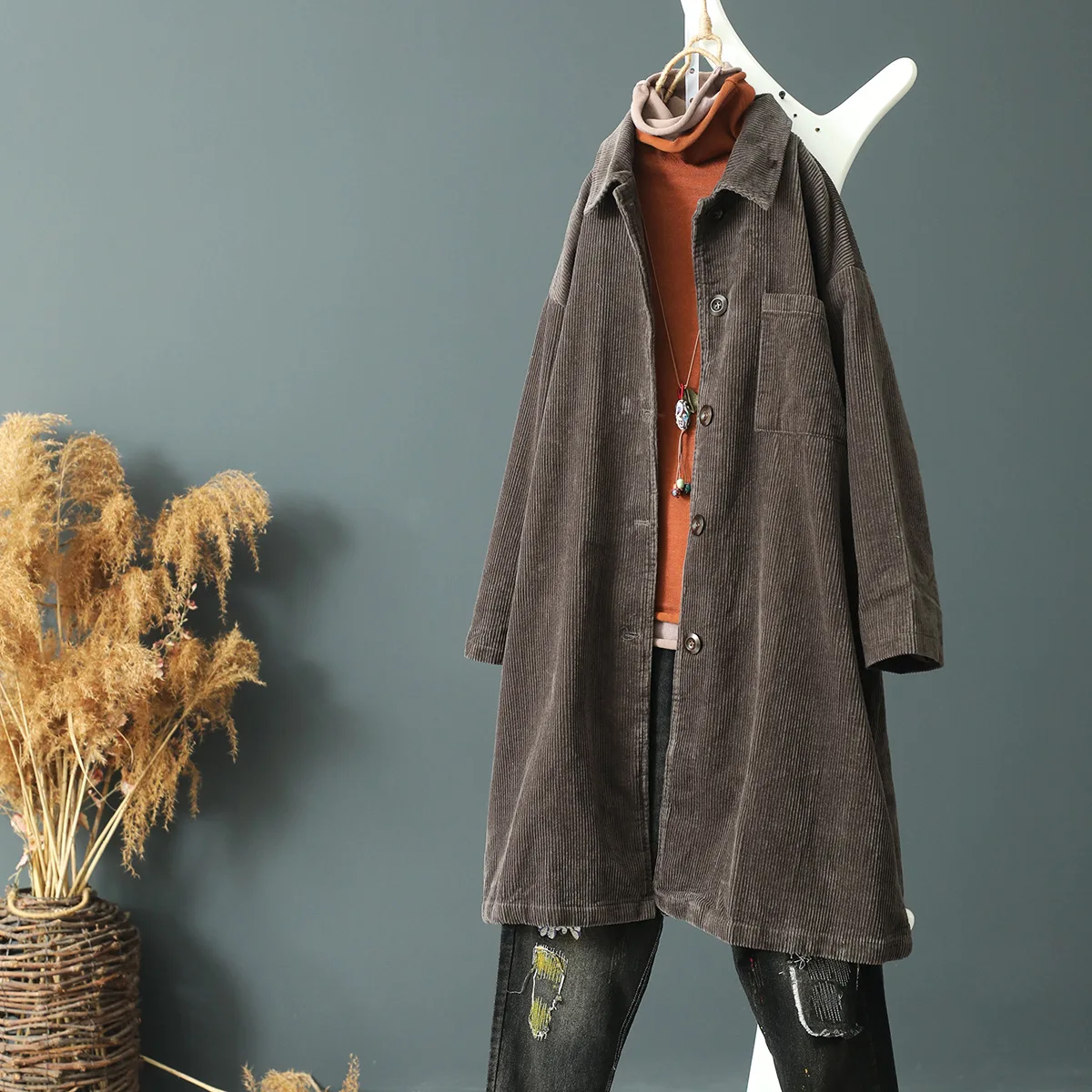 Origine Style Women Loose Slim Solid Color Coat Retro Casual Long Sleeve Turn Down Collar Lady Long Corduroy Trench Warm Outwear
Origine Style Women Loose Slim Solid Color Coat Retro Casual Long Sleeve Turn Down Collar Lady Long Corduroy Trench Warm Outwear