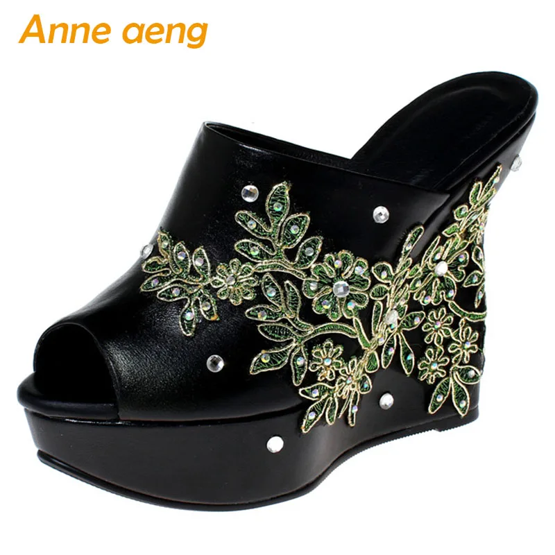 2019 New Summer Genuine Leather Outside Women Slippers High Wedges Heel Casual Women Platform Shoes Black Female Mules Slides
2019 New Summer Genuine Leather Outside Women Slippers High Wedges Heel Casual Women Platform Shoes Black Female Mules Slides