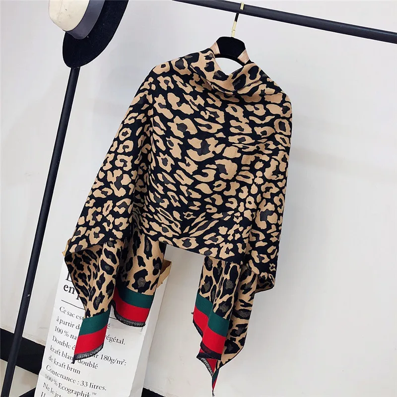 Wool checked couple scarves in autumn and winter, fringed scarves in winter. Fashionable leopard-print shawl
Wool checked couple scarves in autumn and winter, fringed scarves in winter. Fashionable leopard-print shawl