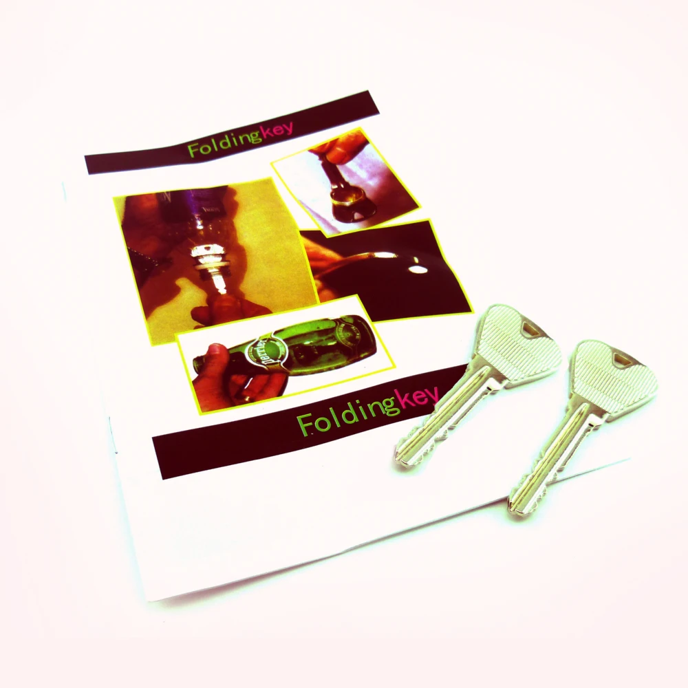 Folding Key Thru Bottle Or Ring Penetration Magic Trick /close-up magic trick / street magic products / wholesale
Folding Key Thru Bottle Or Ring Penetration Magic Trick /close-up magic trick / street magic products / wholesale