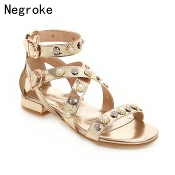 Brand Women Sandals Sexy Gold Silver Pearl Rivet Summer Shoes Woman Beach Flat Sandals Luxury Gladiator Sandalias Plus Size 46
Brand Women Sandals Sexy Gold Silver Pearl Rivet Summer Shoes Woman Beach Flat Sandals Luxury Gladiator Sandalias Plus Size 46