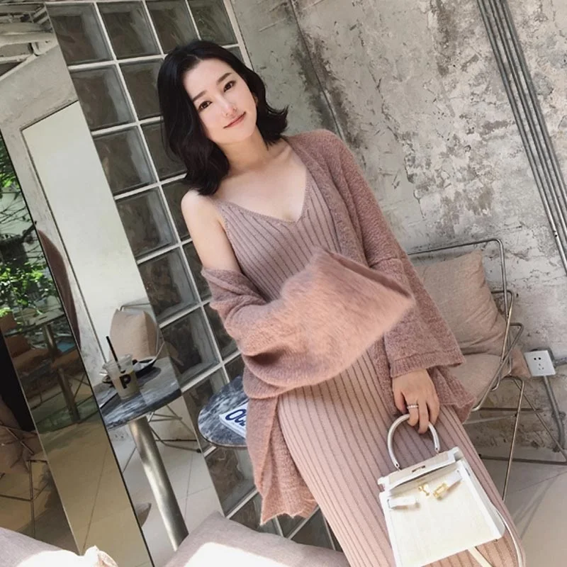 2019 Autumn Womans Sweater + Straped Dress Sets Solid Color Female Casual Two-Pieces Suits Loose Sweater Knit Mid Dress Winter
2019 Autumn Womans Sweater + Straped Dress Sets Solid Color Female Casual Two-Pieces Suits Loose Sweater Knit Mid Dress Winter