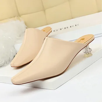 Korean fashion mid-mouth Baotou slippers crystal transparent heel high-heeled small square-headed women slippers
Korean fashion mid-mouth Baotou slippers crystal transparent heel high-heeled small square-headed women slippers