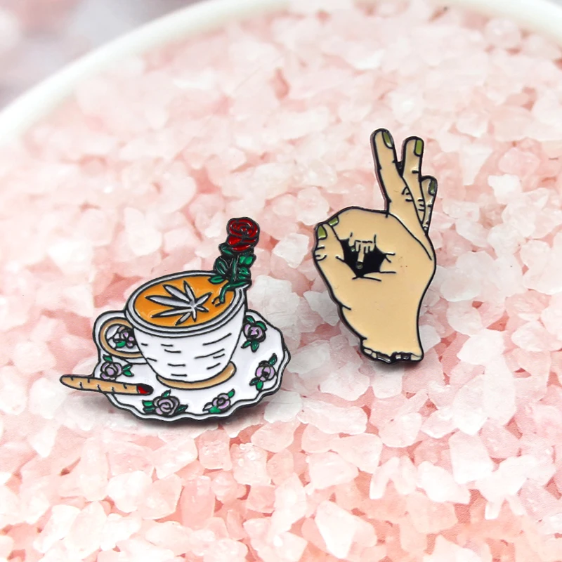 Perfect life style elegant coffee cup dress up with rose lipstick and "ok" gesture brooch for glamour women to join the party
Perfect life style elegant coffee cup dress up with rose lipstick and "ok" gesture brooch for glamour women to join the party
