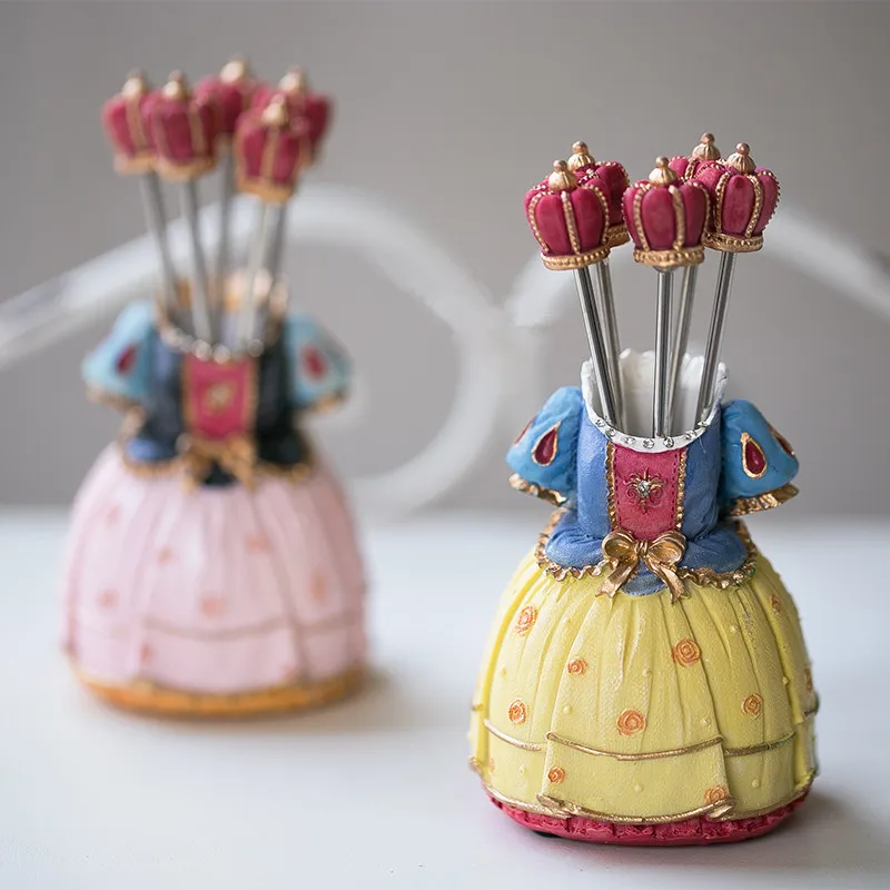 1 resin snow white dress 5 stainless forks small creative fruit fork set dream lovely crown fruit fork sign fruit toothpick cans
1 resin snow white dress 5 stainless forks small creative fruit fork set dream lovely crown fruit fork sign fruit toothpick cans