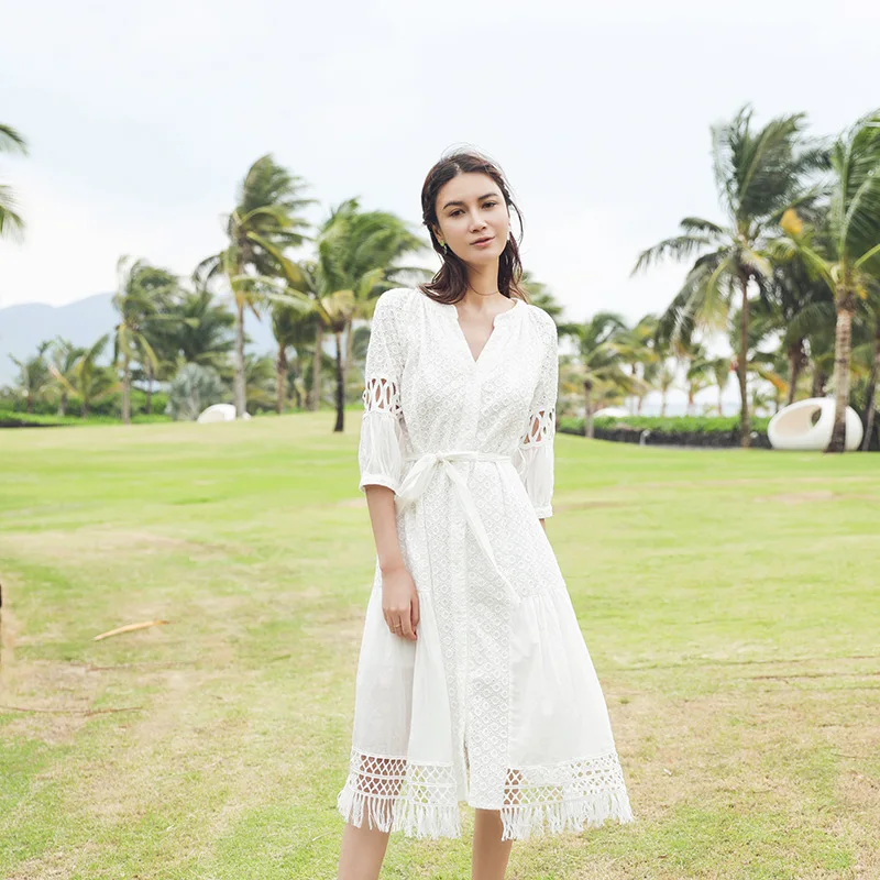 Temperament Women Dress Long Flare Sleeve V Neck White Tassel Hollow Boho Lace Dress Holiday Chic Autumn Female Dresses 
Temperament Women Dress Long Flare Sleeve V Neck White Tassel Hollow Boho Lace Dress Holiday Chic Autumn Female Dresses