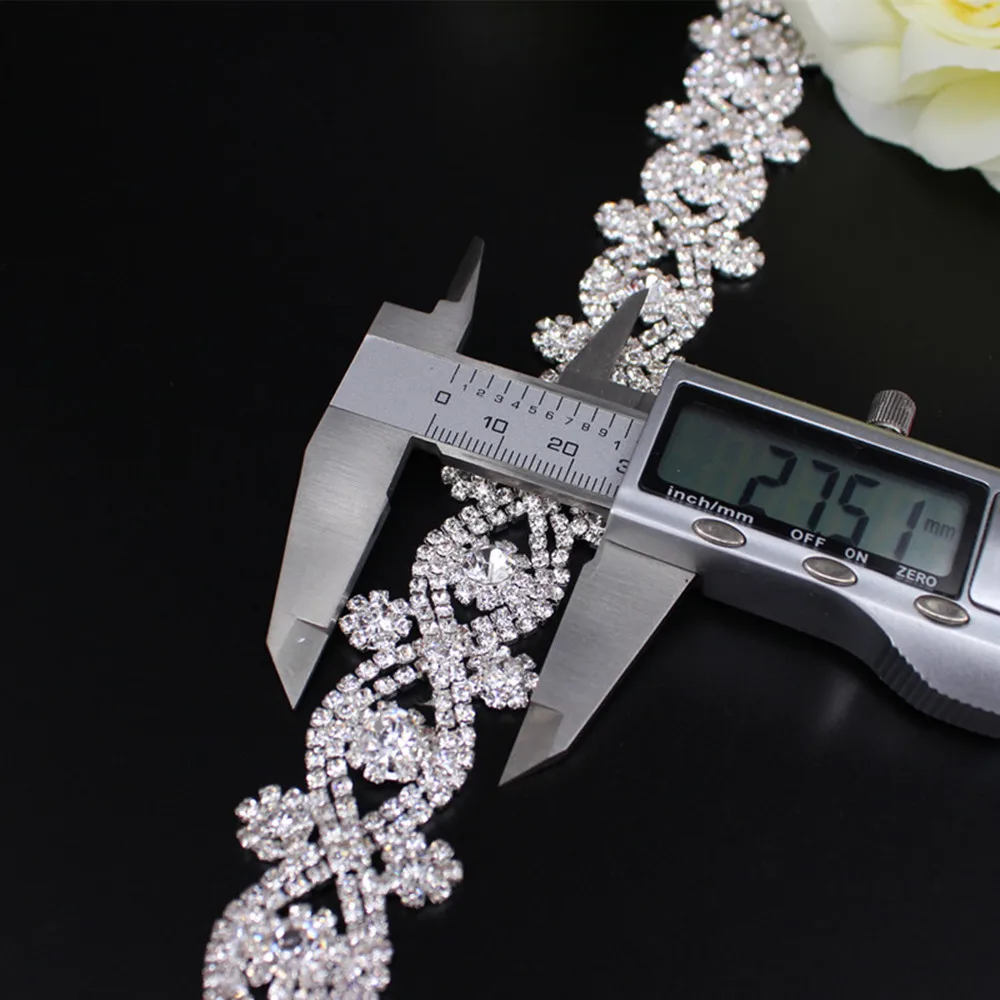1 yard Sparkling Silver Applique Bridal Sash Belt Sewing on Wedding Dress Decoration Rhinestone Crystal Chain Trim Ribbon Belt
1 yard Sparkling Silver Applique Bridal Sash Belt Sewing on Wedding Dress Decoration Rhinestone Crystal Chain Trim Ribbon Belt