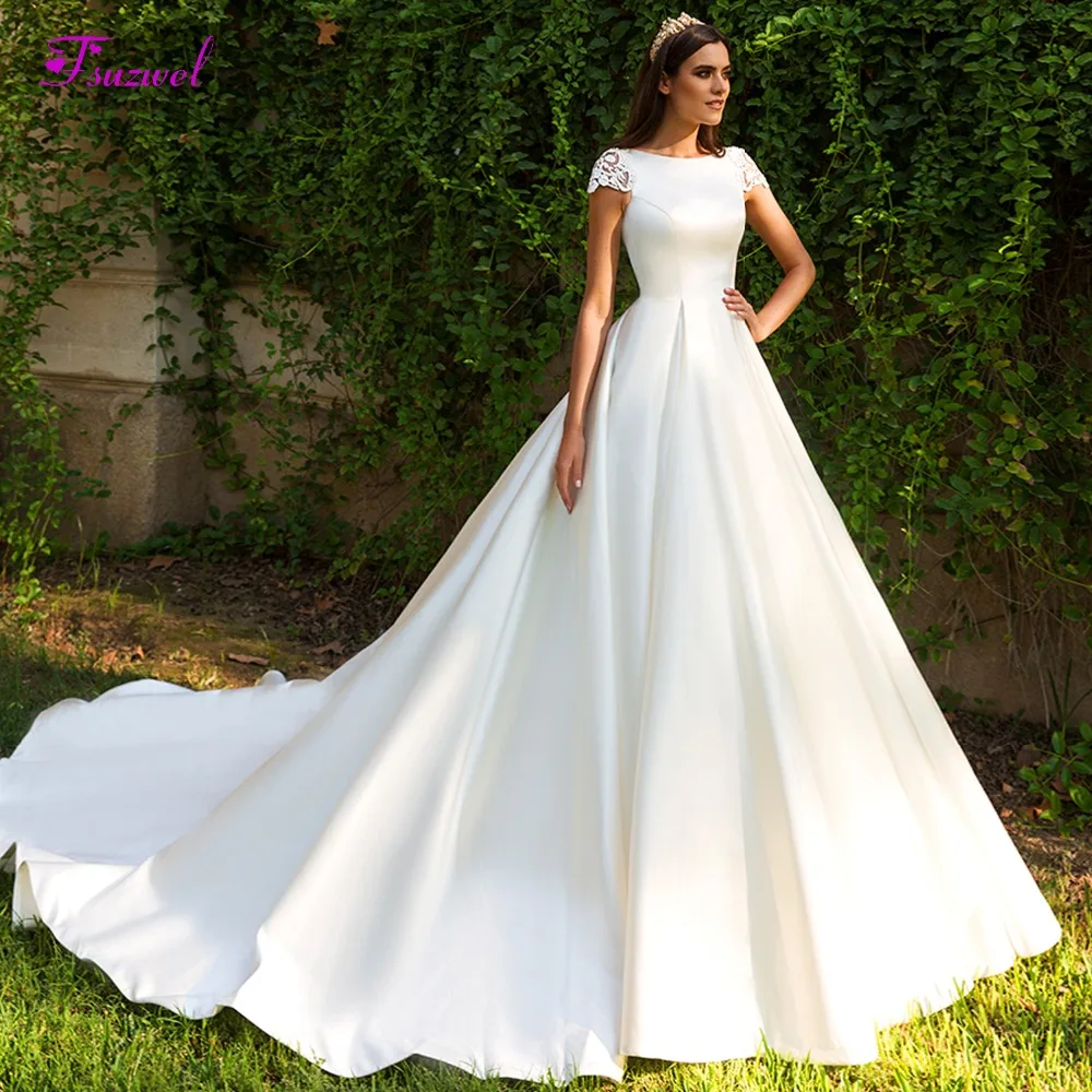 Romantic Cap Sleeve Appliques Scoop Neck A-Line Wedding Dresses 2019 Graceful Satin Court Train Princess Bridal Gown Plus Size
Romantic Cap Sleeve Appliques Scoop Neck A-Line Wedding Dresses 2019 Graceful Satin Court Train Princess Bridal Gown Plus Size