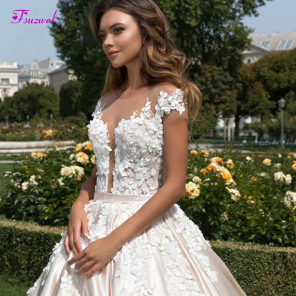 Fsuzwel Gorgeous Scoop Neck Appliques Chapel Train Satin A-Line Wedding Dresses 2019 Luxury Flowers Pearls Bridal Gown Plus Size
Fsuzwel Gorgeous Scoop Neck Appliques Chapel Train Satin A-Line Wedding Dresses 2019 Luxury Flowers Pearls Bridal Gown Plus Size