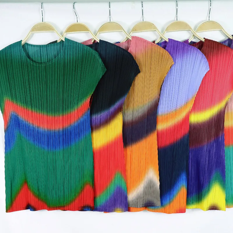 Plus Size T Shirt Women Summer 2019 New Gradient Sleeveless Slim Round Neck Sleeveless Elastic Miyake Pleats Bottoming Vest
Plus Size T Shirt Women Summer 2019 New Gradient Sleeveless Slim Round Neck Sleeveless Elastic Miyake Pleats Bottoming Vest