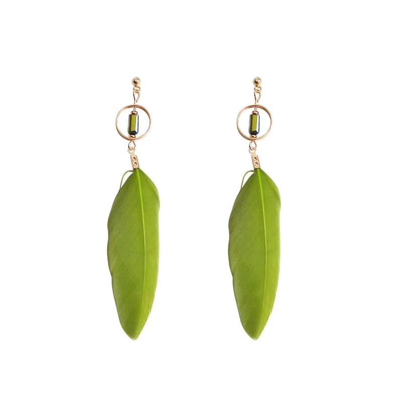 Feather earrings European and American Korean popular wild fashion crystal box geometric round long earrings wholesale
Feather earrings European and American Korean popular wild fashion crystal box geometric round long earrings wholesale
