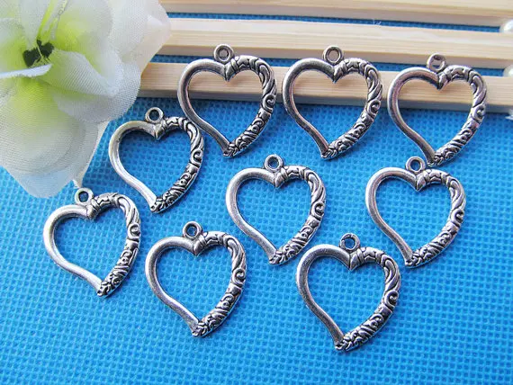 50pcs Antique Silver tone/Antique Bronze Filigree Heart Frame Connector Pendant Charm Finding,DIY Accessory Jewelry Making
50pcs Antique Silver tone/Antique Bronze Filigree Heart Frame Connector Pendant Charm Finding,DIY Accessory Jewelry Making