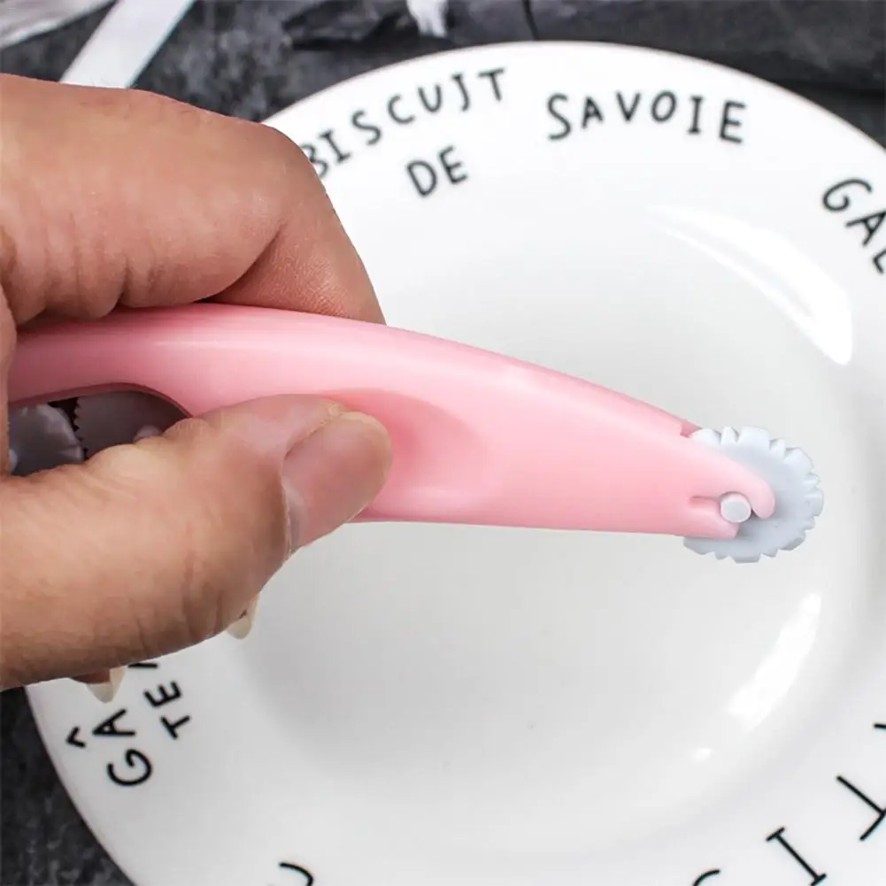 4 Piece Fondant Embosser Cutter Cake Decorating Tool Making Wheel Embosser Cutter Tool Pastry Round Pad Lace Cutter Knife Baking
4 Piece Fondant Embosser Cutter Cake Decorating Tool Making Wheel Embosser Cutter Tool Pastry Round Pad Lace Cutter Knife Baking