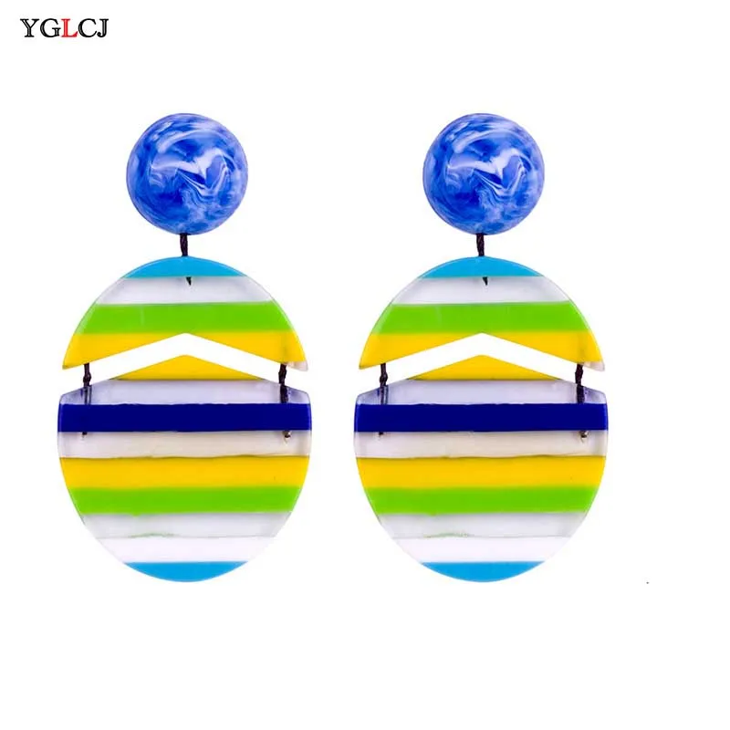 Bohemian ladies earrings geometric oval striped resin earrings temperament ladies personality exaggerated retro earrings
Bohemian ladies earrings geometric oval striped resin earrings temperament ladies personality exaggerated retro earrings