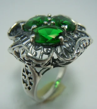 The European and American fashion The queen temperament romantic flower pattern Elegant crystal Restoring ancient ways ring
The European and American fashion The queen temperament romantic flower pattern Elegant crystal Restoring ancient ways ring