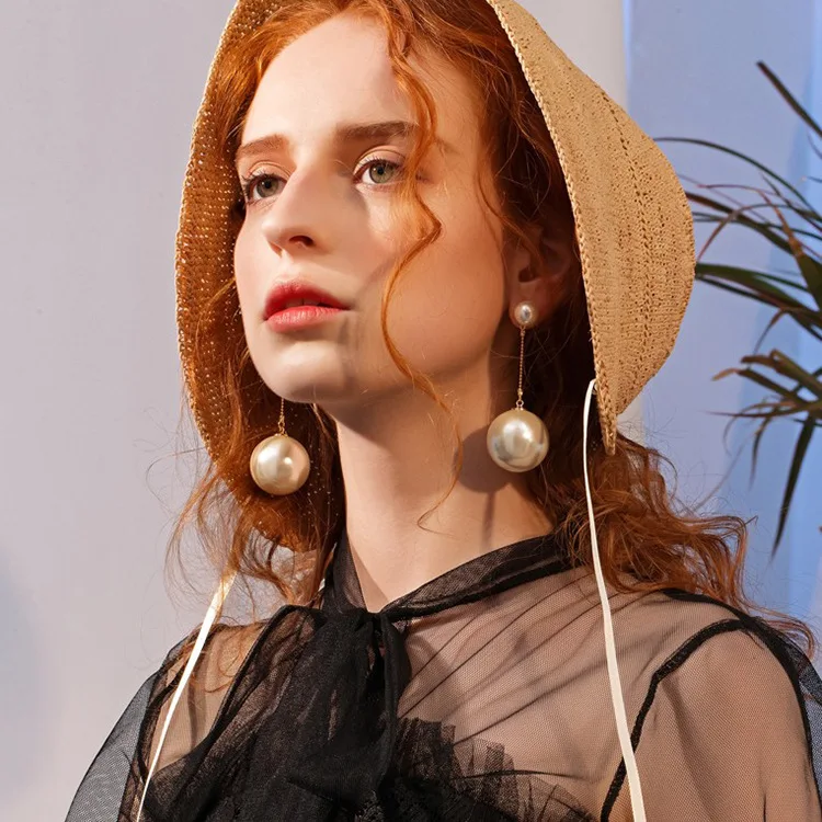 Fashion Earrings Retro Temperament Models Large Pearls Exaggerated Big Earrings Classic Fashion Earrings for Women Trend Gifts
Fashion Earrings Retro Temperament Models Large Pearls Exaggerated Big Earrings Classic Fashion Earrings for Women Trend Gifts