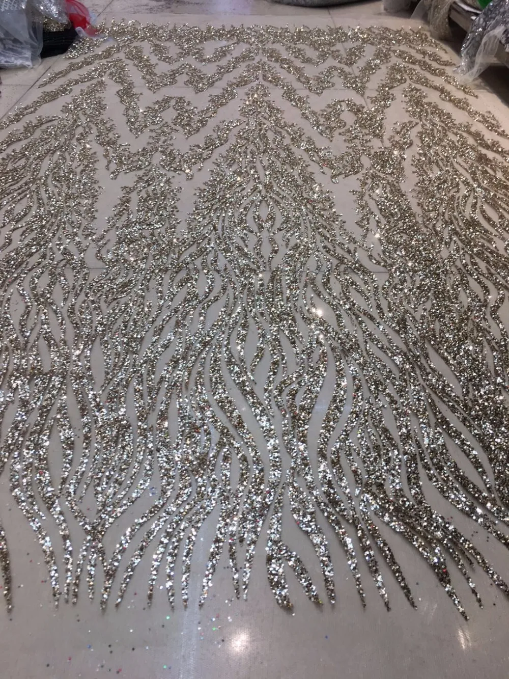 5 yards SYJ-7206 glued glitter lace fabric on sale embroidery mesh material for evening dress
5 yards SYJ-7206 glued glitter lace fabric on sale embroidery mesh material for evening dress