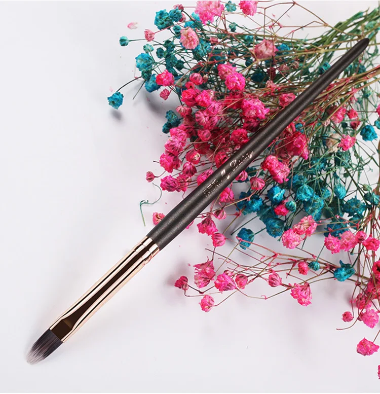 High Quality Eye Blending Brush Soft Squirrel Hair Medium Eyeshadow Brush Blender Make up Brush Cosmetic
High Quality Eye Blending Brush Soft Squirrel Hair Medium Eyeshadow Brush Blender Make up Brush Cosmetic
