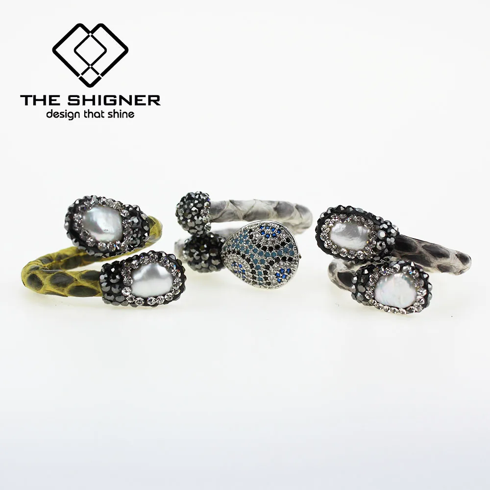 Luxury Jewelry Python pattern leather jewelry Snake Leather Rings Natural shell pearl stone Leather Base Adjustable finger Ring
Luxury Jewelry Python pattern leather jewelry Snake Leather Rings Natural shell pearl stone Leather Base Adjustable finger Ring