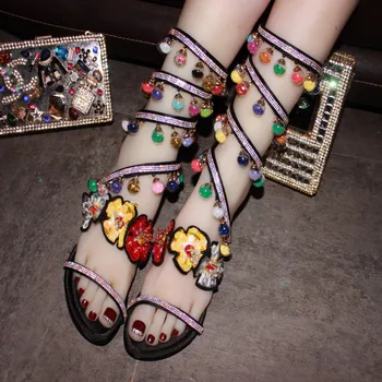 Hollow Strap Sandalias Mujer 2020 Luxury Serpentine Winding Flat Sandals Mixed Color Candy balls Summer Shoes Rhinestone Sandals
Hollow Strap Sandalias Mujer 2020 Luxury Serpentine Winding Flat Sandals Mixed Color Candy balls Summer Shoes Rhinestone Sandals