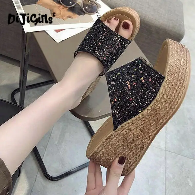 Summer Wedge Slippers Platform High Heels Women Slipper Lady Outside Shoes Basic Clog Wedge Slipper Flip Flop Sandals Drop Ship
Summer Wedge Slippers Platform High Heels Women Slipper Lady Outside Shoes Basic Clog Wedge Slipper Flip Flop Sandals Drop Ship